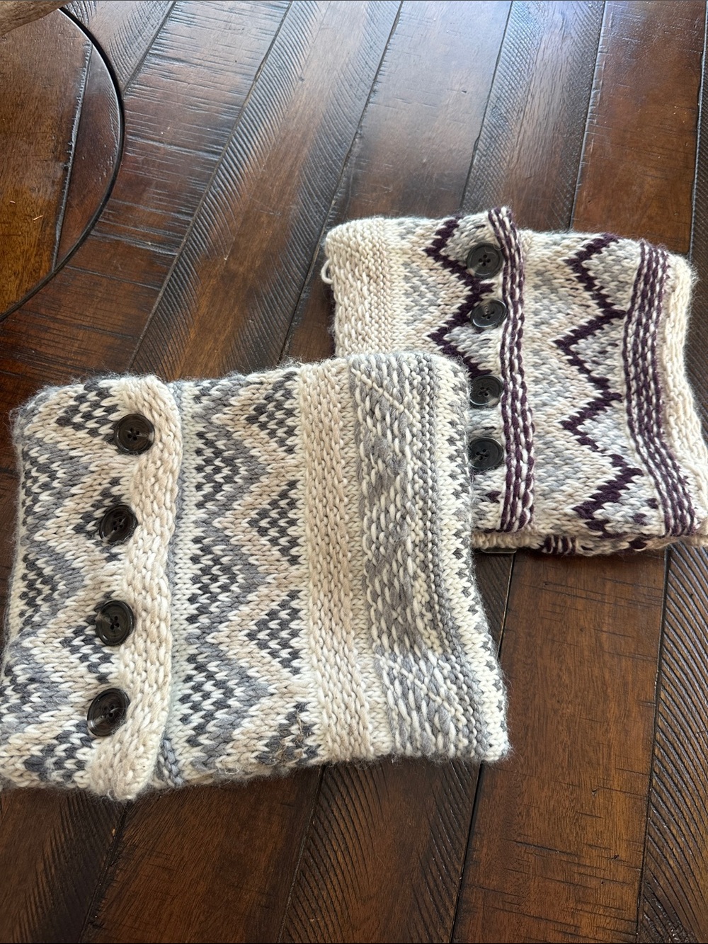 Hand-Knit Chevron Buttoned Neck Warmer - Cream & Gray